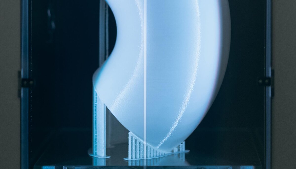 Aerodynamic part printed in white inside Epitum chamber